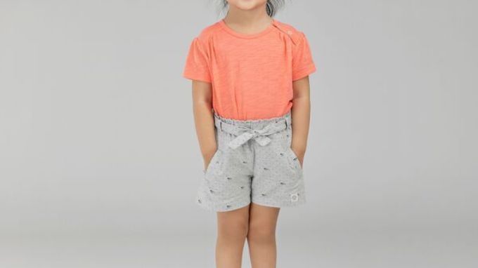Áo thun cho bé gái:  Item thời trang đơn giản nhưng dễ phối đồ